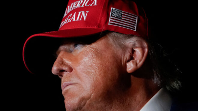 ο-τραμπ-υπογράφει-νόμο-για-μεγάλες-φορ-563698570