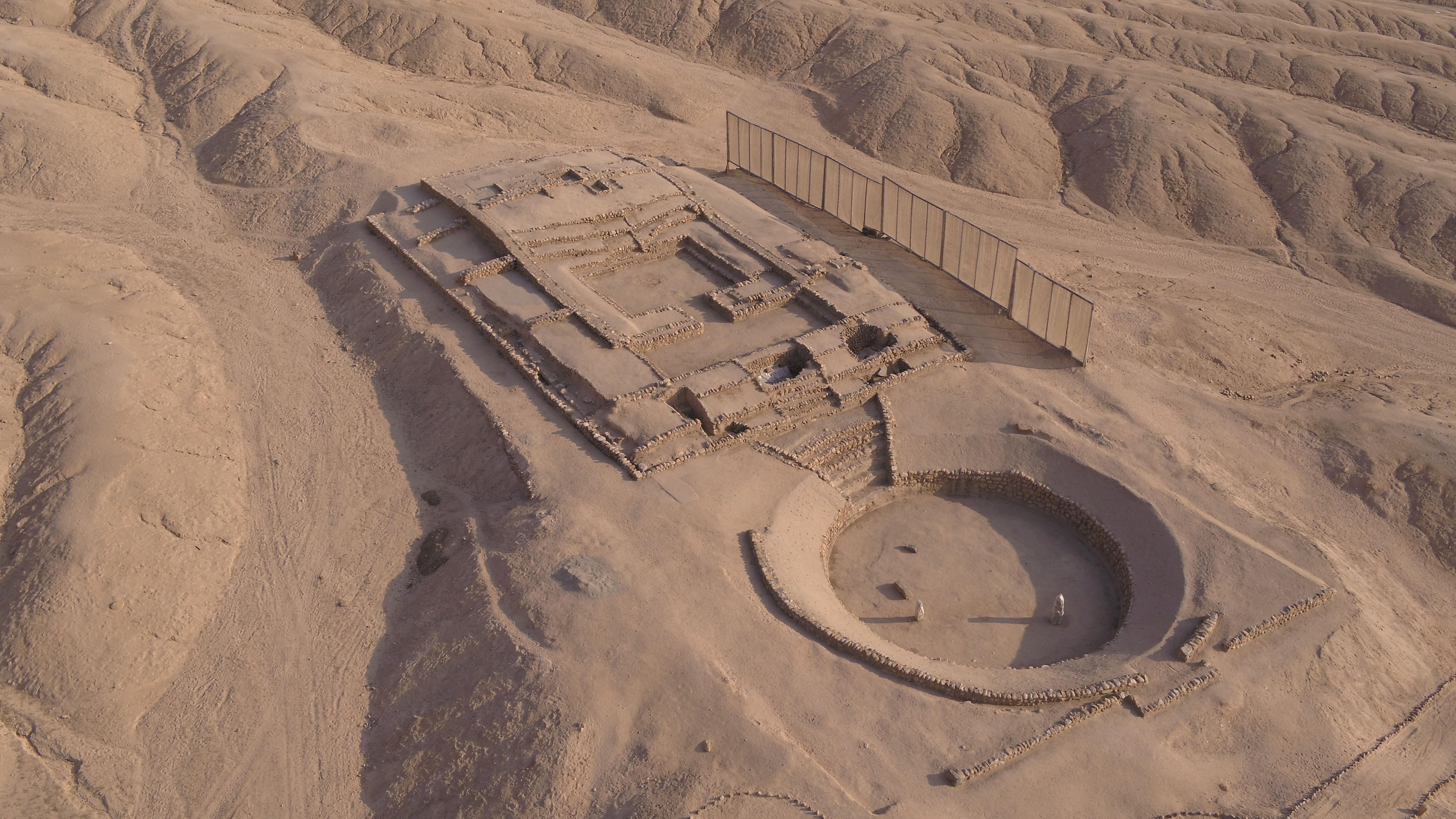 Περού: Ανακαλύφθηκε αρχαία πόλη 3.500 ετών [Εικόνες]-1