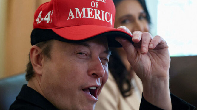 μασκ-μείνε-μακριά-από-την-πολιτική-563701537