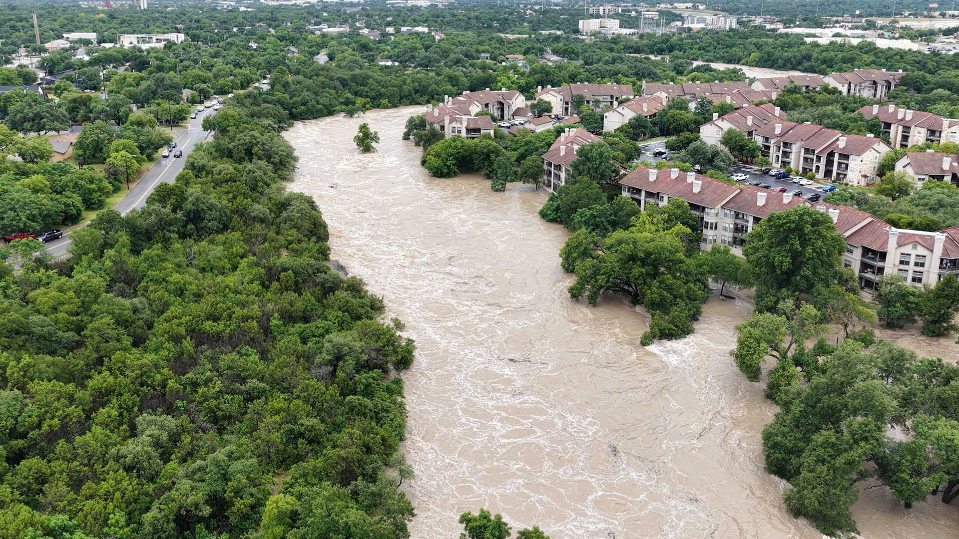 Πλημμύρες στο Τέξας: Στους 67 οι νεκροί – 11 παιδιά αγνοούνται-5