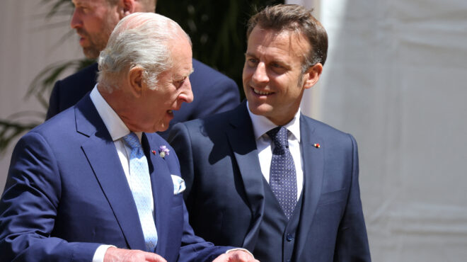 ο-βασιλιάς-κάρολος-υποδέχεται-τον-μακ-563704132