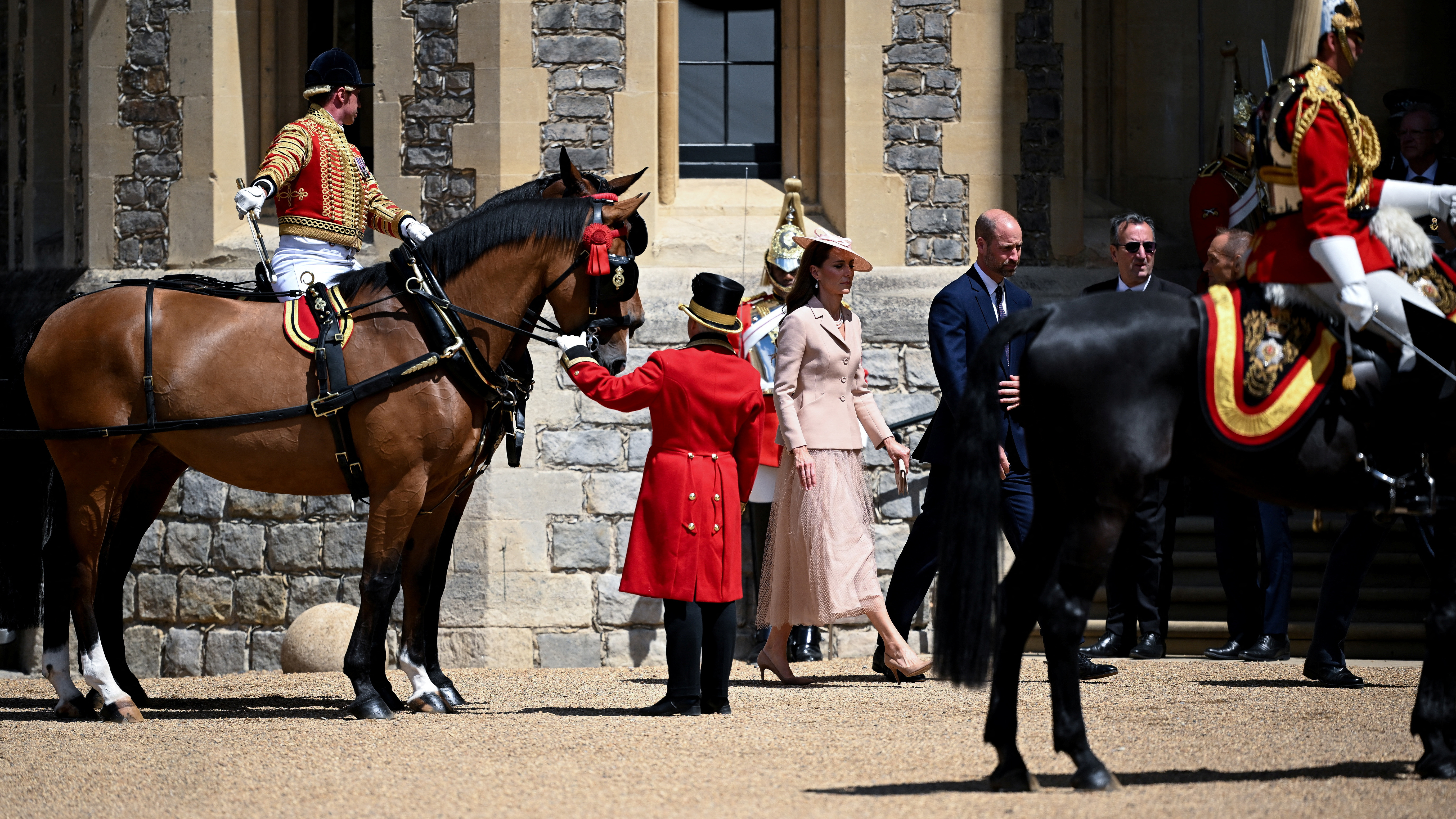 Ο βασιλιάς Κάρολος υποδέχεται τον Μακρόν – Η πρώτη επίσημη επίσκεψη αρχηγού κράτους μετά το Brexit-3