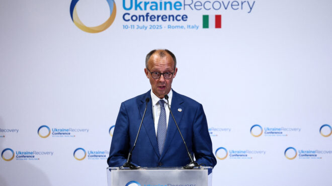 μερτς-προς-τραμπ-μείνε-με-τη-σωστή-πλευ-563708089