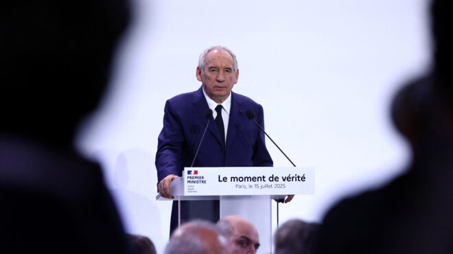 γαλλία-ο-μπαϊρού-καταργεί-αργίες-και-π-563716507