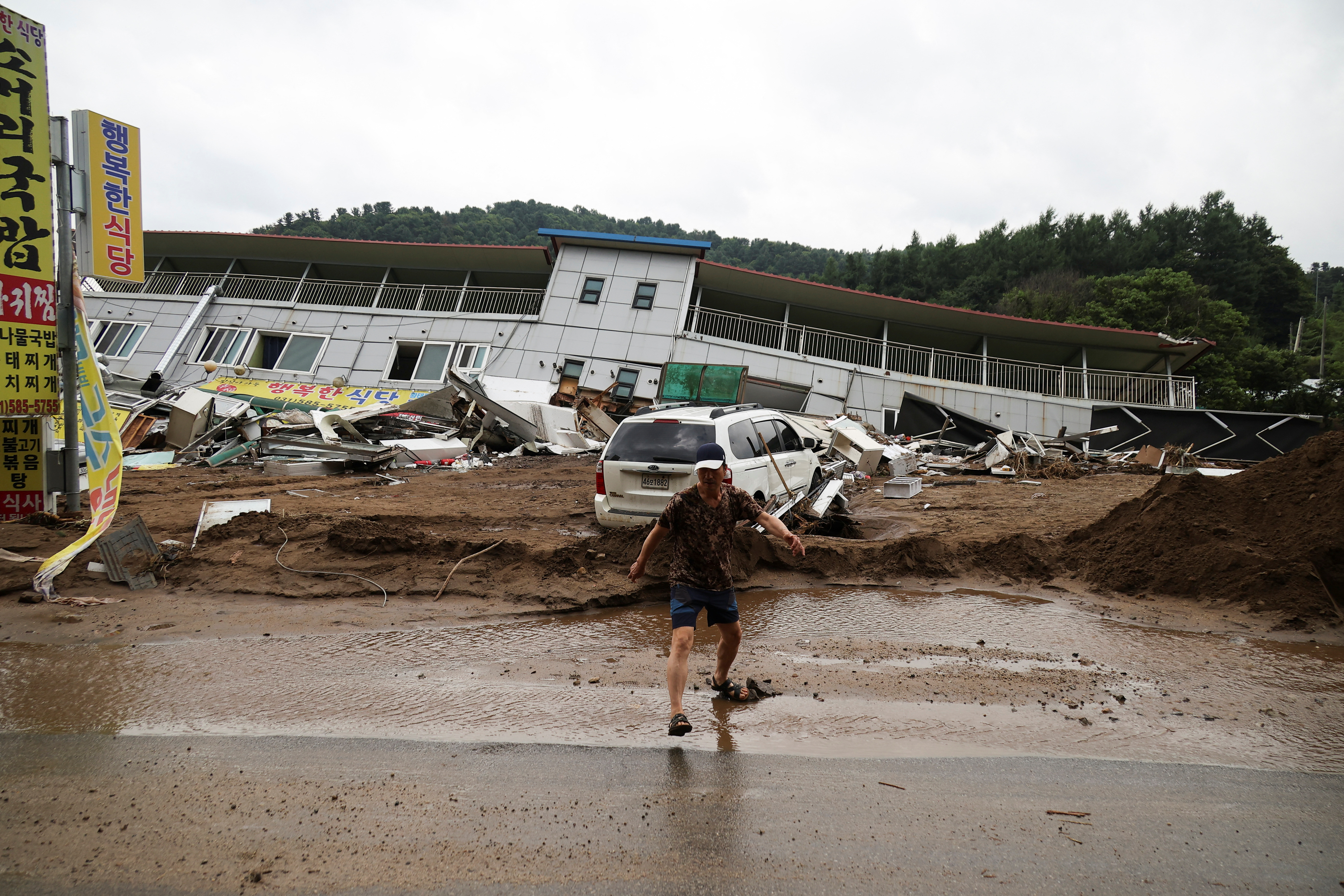 Νότια Κορέα: Τουλάχιστον 18 οι νεκροί και 9 οι αγνοούμενοι από τις κατακλυσμιαίες βροχές-1
