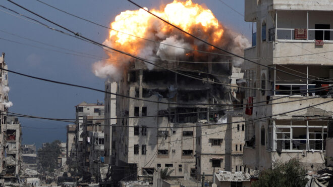 που-καταγγέλλει-επιθέσεις-σε-εγκατ-563726314