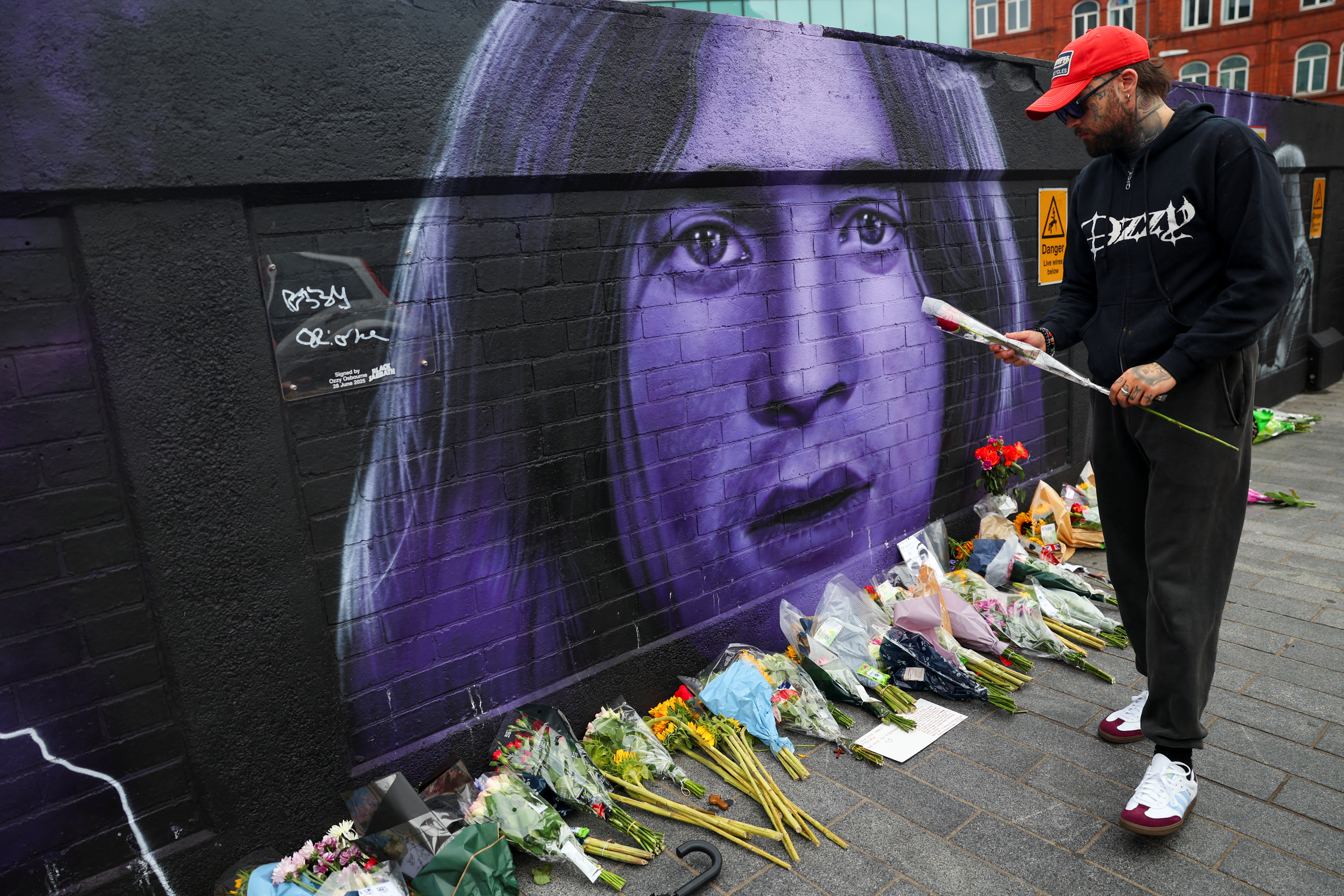 Οζι Οσμπορν: Το Μπέρμιγχαμ αποχαιρετά τον «Πρίγκιπα του Σκότους» [εικόνες]-2