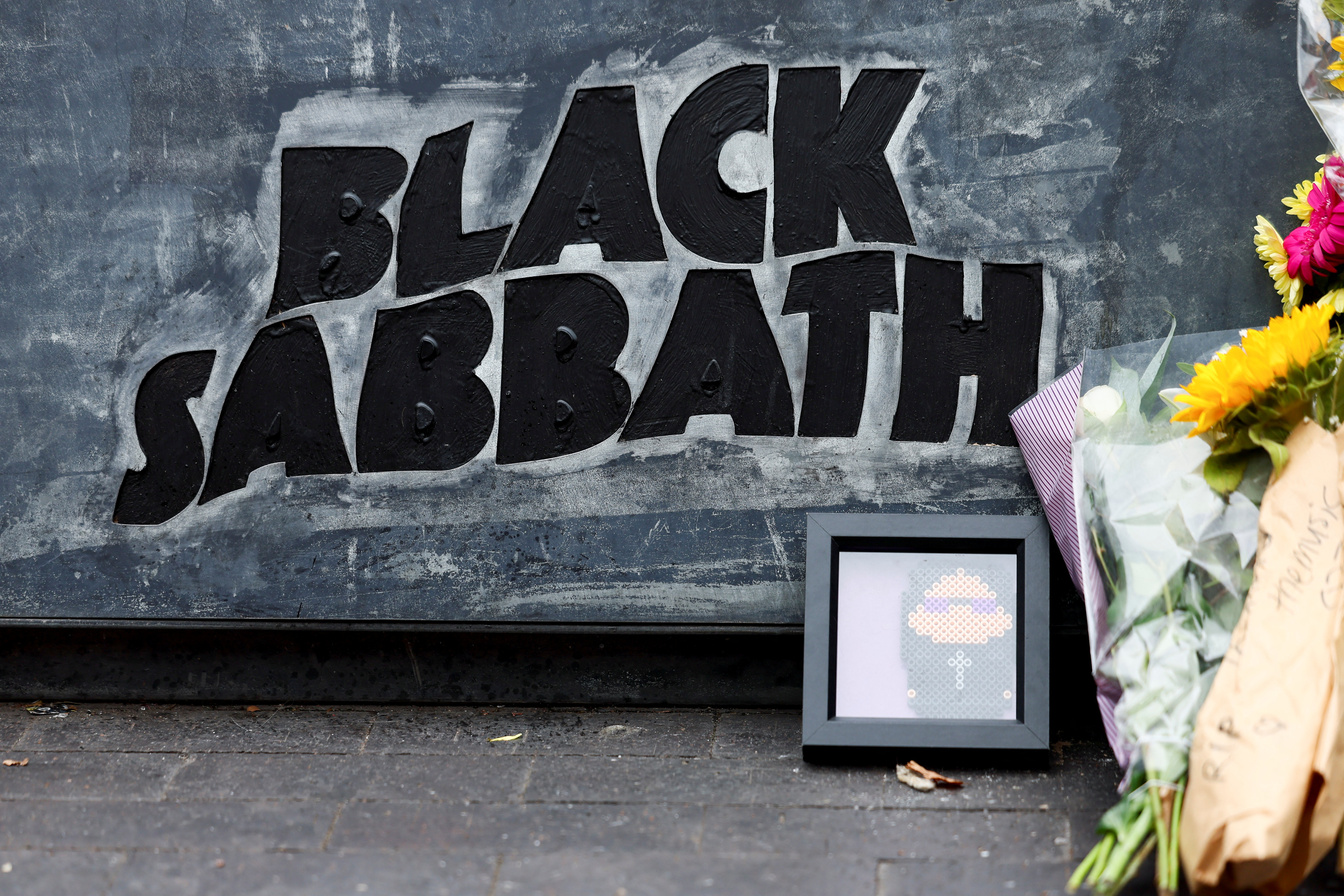 Οζι Οσμπορν: Το Μπέρμιγχαμ αποχαιρετά τον «Πρίγκιπα του Σκότους» [εικόνες]-4