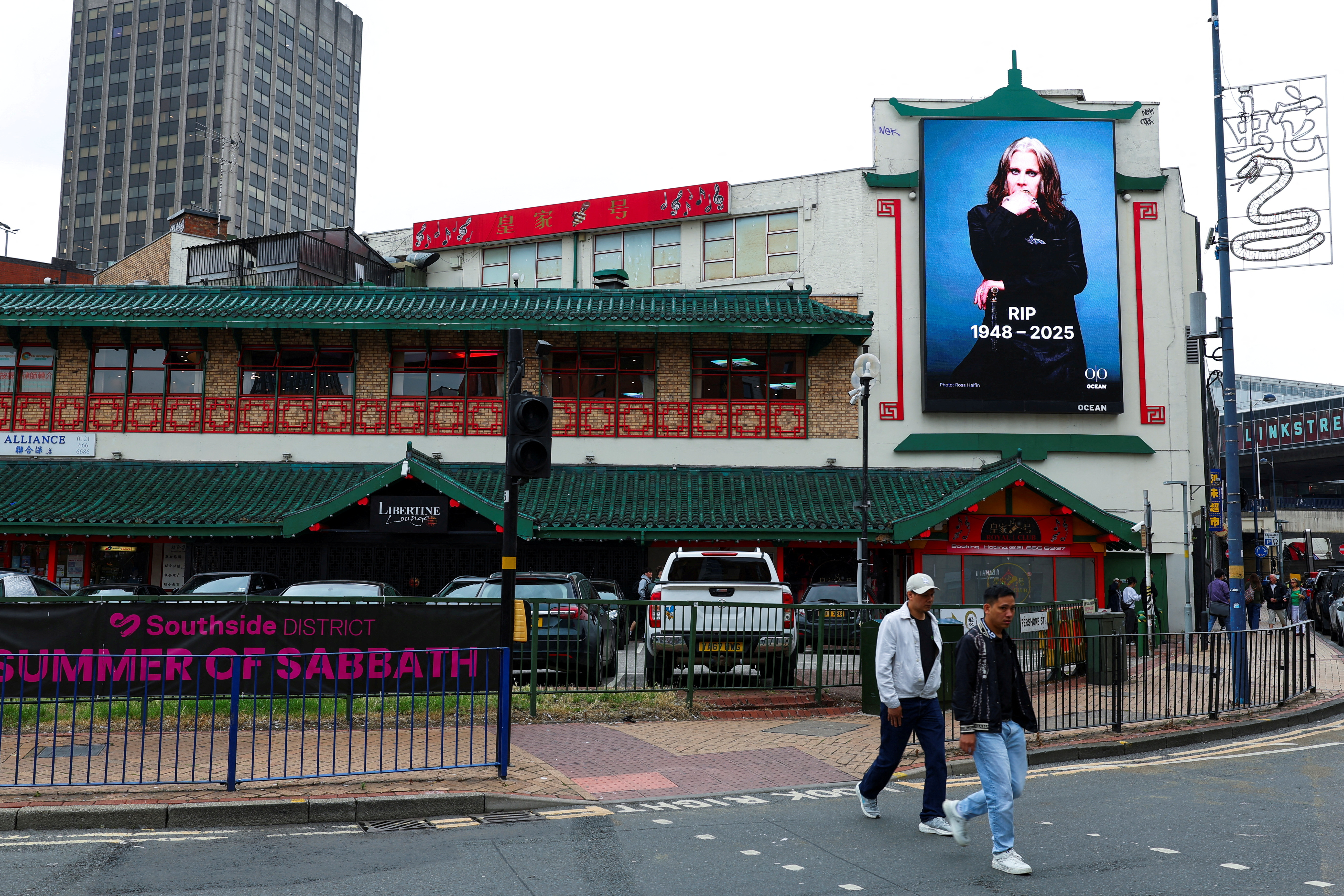 Οζι Οσμπορν: Το Μπέρμιγχαμ αποχαιρετά τον «Πρίγκιπα του Σκότους» [εικόνες]-1