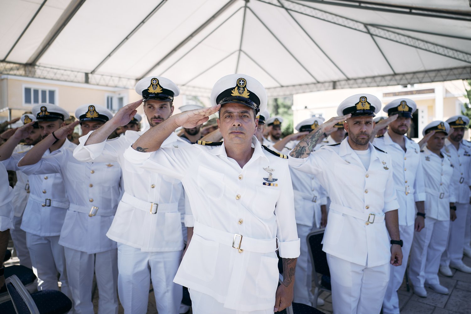 Ianos x OYK: H ιστορία πίσω από το πιο πολυσυζητημένο ρολόι του καλοκαιριού-1