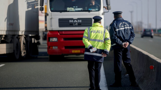 εκτροπή-νταλίκας-στην-εγνατία-οδό-κυ-563721829