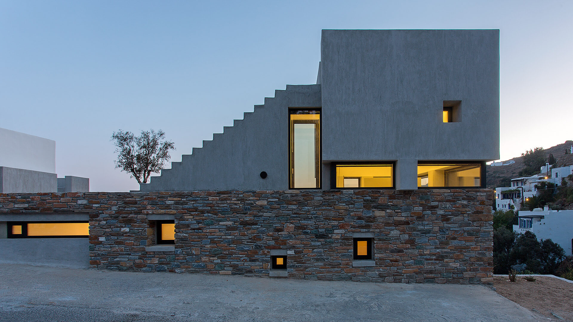 «Νέα τοπία, κολυμβητές και κεραμικά» του Γιώργου Χαδούλη στην Τήνο-1