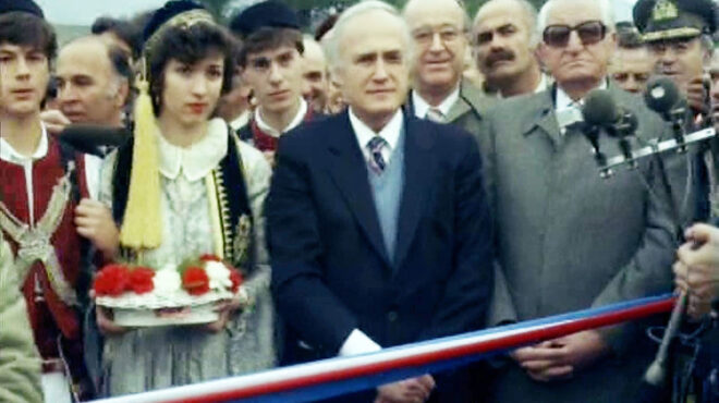 η-πρώτη-επίσκεψη-ελληνα-υπουργού-στα-τ-563724784