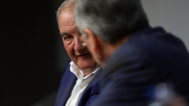 γιατί-άνοιξε-το-μέτωπο-με-καραμανλή-563736745