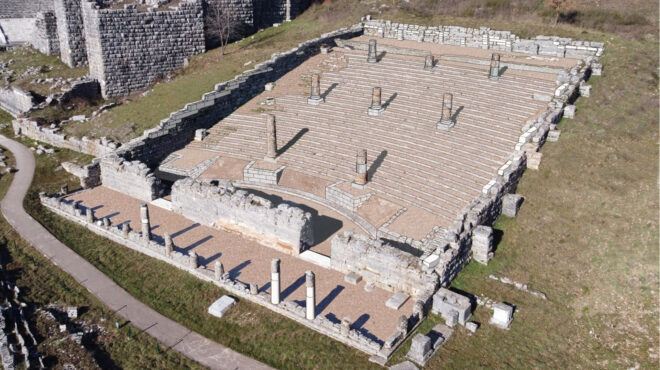 από-τη-βουλή-του-πύρρου-στα-ελάσματα-563730013