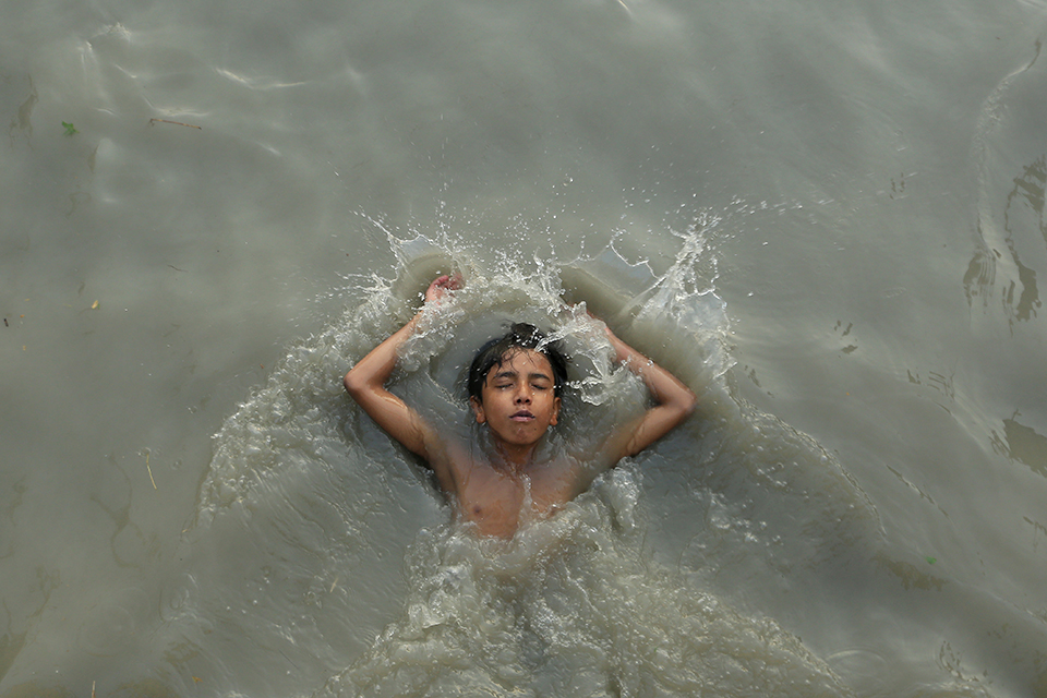 Για ήρεμα νερά-3