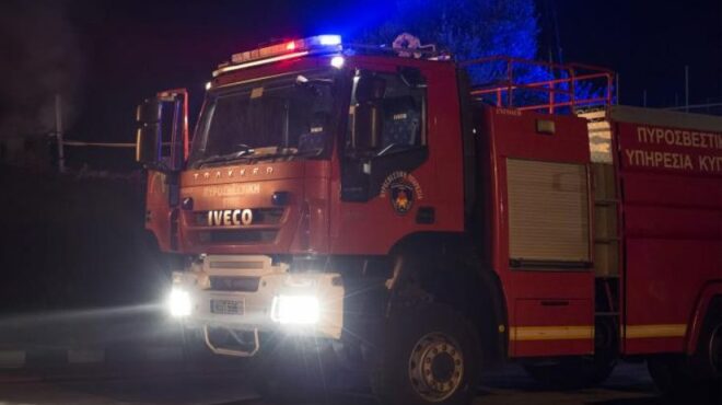 φωτιά-στη-φυλή-κοντά-στις-γραμμές-του-π-563708764