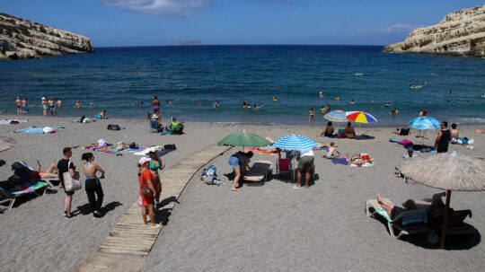 Ακυρώσεις κρατήσεων στην Κρήτη λόγω παράνομων μεταναστών