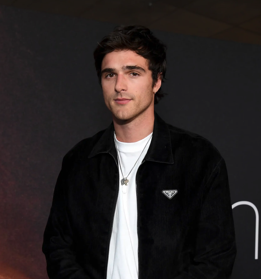 Τρεις υποψήφιοι προβάρουν το κοστούμι του Τζέιμς Μποντ-1