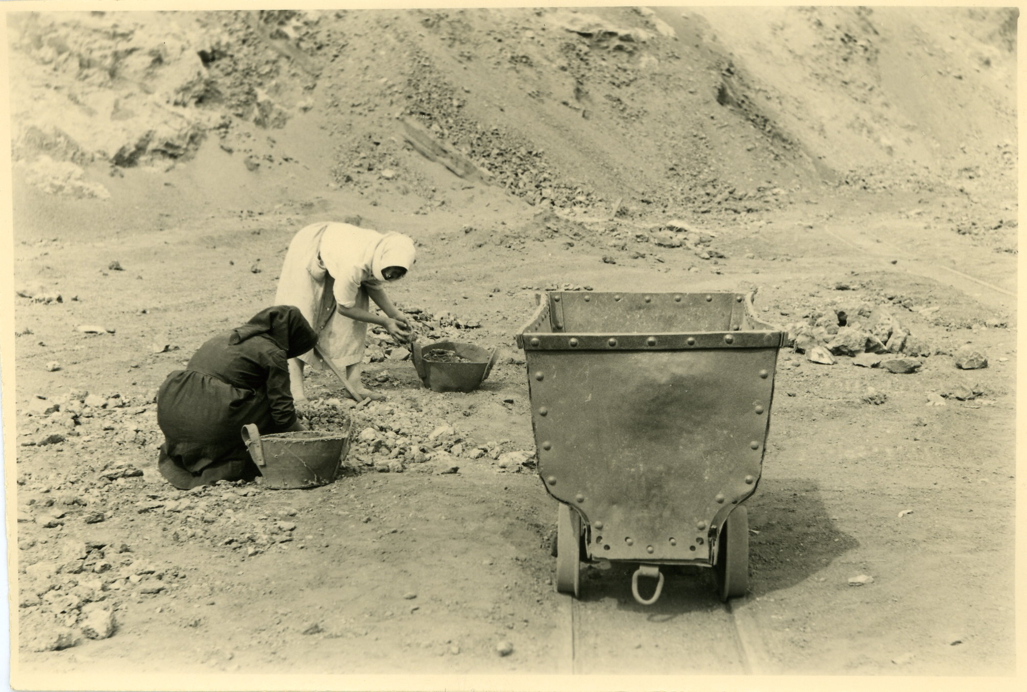 «Είχαμε συνηθίσει τον θάνατο»: Μνήμες των τελευταίων εν ζωή μεταλλεργατών της Σερίφου-11
