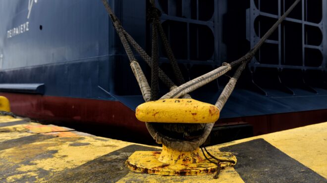 πειραιάς-χειροπέδες-σε-70χρονο-για-φωτο-563701822