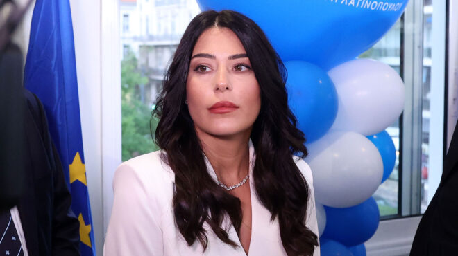 εντός-και-εκτός-προβλήματα-στη-δεξιά-π-563733688