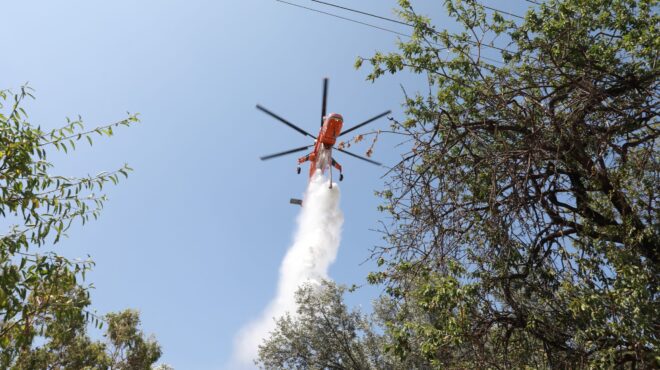 υπό-μερικό-έλεγχο-η-φωτιά-στο-κορωπί-563724406