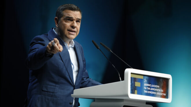 σύγκρουση-από-τα-παλιά-στη-βουλή-563706445