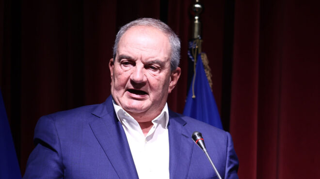 θεωρείο-επίσκεψη-έκπληξη-563709553