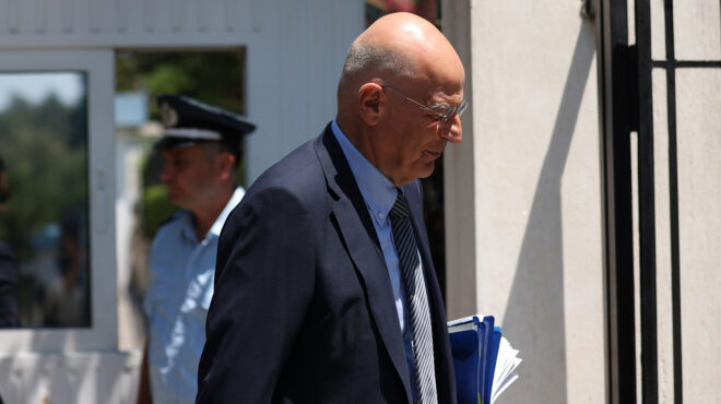 εντός-και-εκτός-ο-δένδιας-στο-ανατολικ-563697574