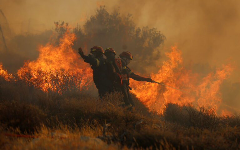 live-φωτιά-στη-ραφήνα-εκκενώσεις-οικισμ-563696332