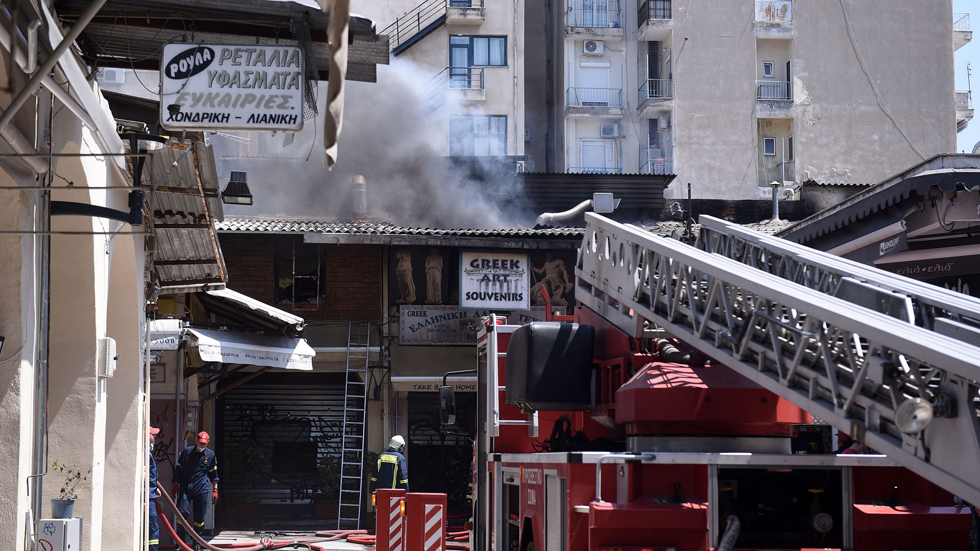 Θεσσαλονίκη: Φωτιά σε κατάστημα στο Καπάνι-1