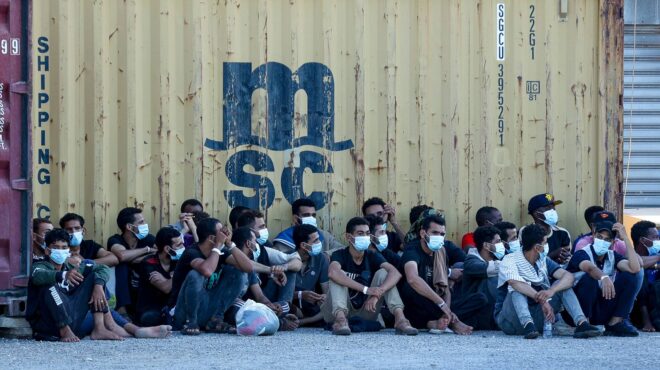 στη-μαλακάσα-μεταφέρονται-οι-520-μετανάσ-563706742