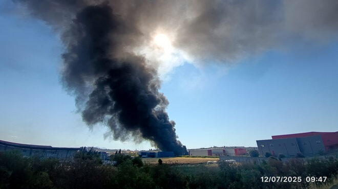 ριτσώνα-φωτιά-σε-εργοστάσιο-ολική-κ-563712682