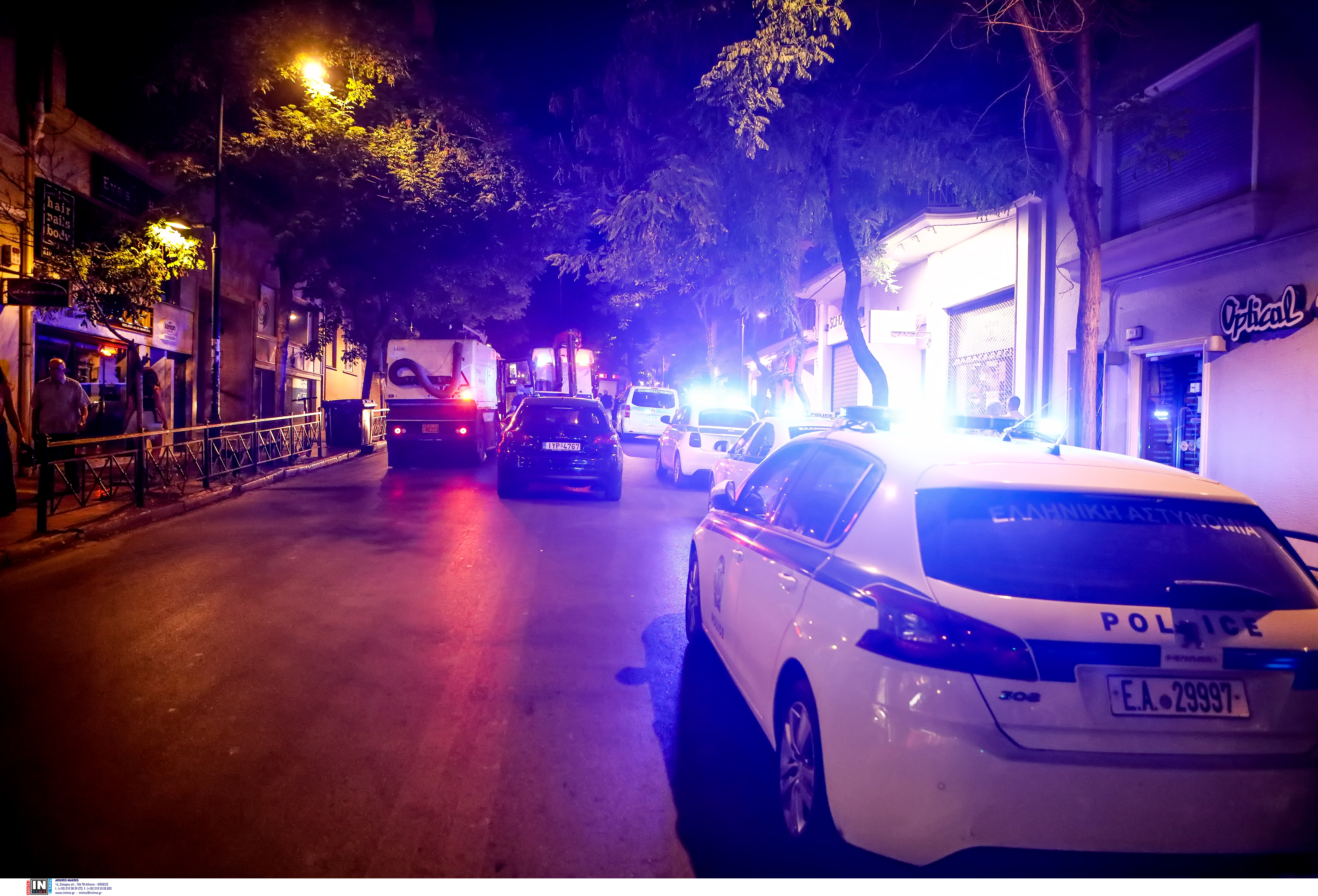 Κολωνάκι: Αυτοκίνητο έπεσε σε εστιατόριο – 12 τραυματίες, ο ένας σοβαρά-7