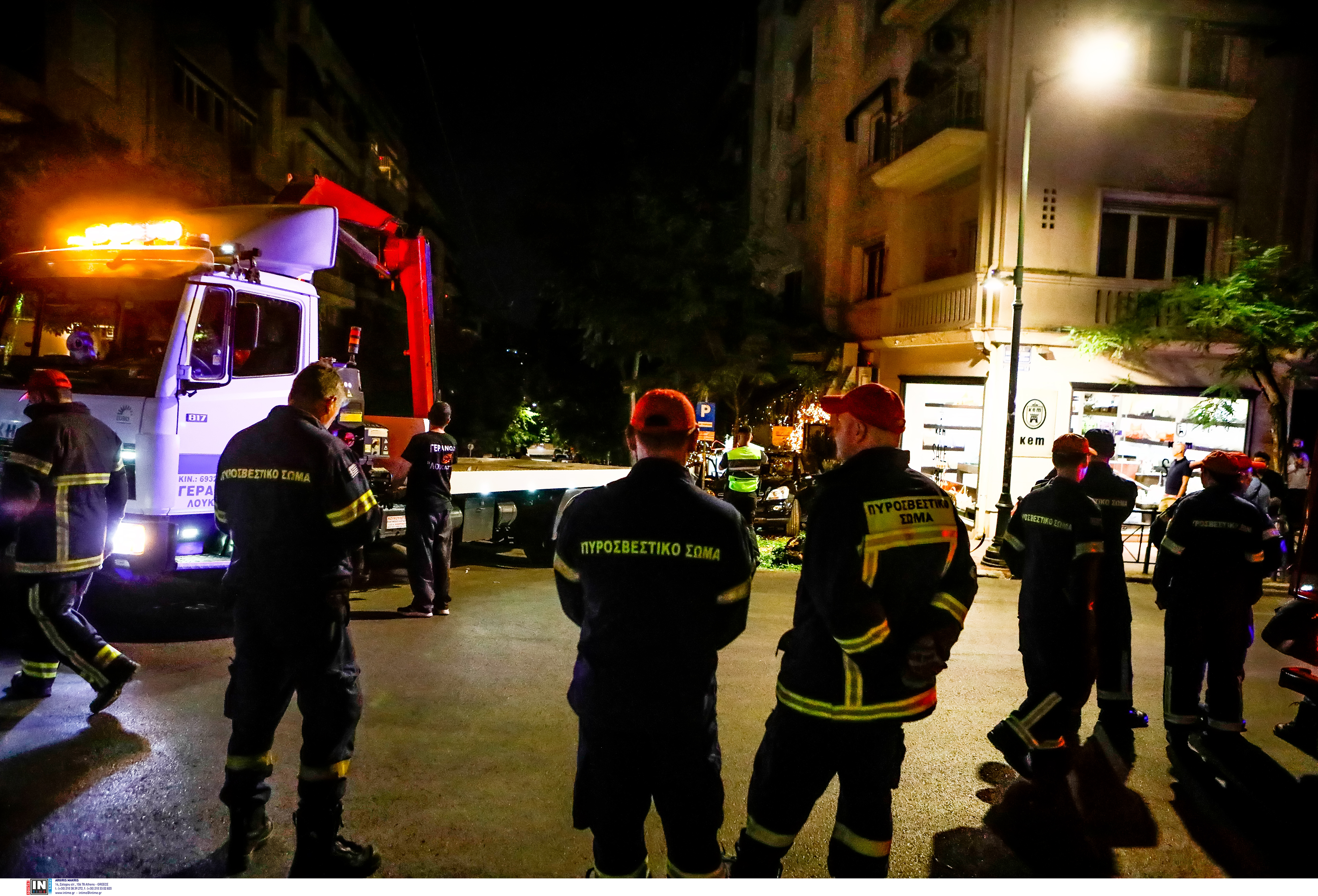 Κολωνάκι: Αυτοκίνητο έπεσε σε εστιατόριο – 12 τραυματίες, ο ένας σοβαρά-9