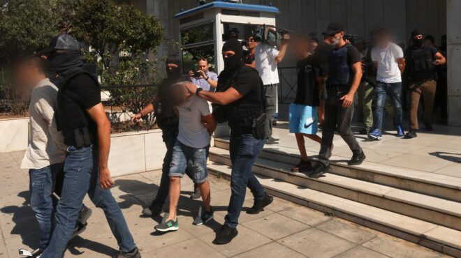 αγία-παρασκευή-η-οικογένεια-του-πολων-563721751