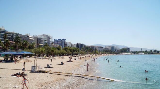 νεκρό-κορίτσι-στο-παλαιό-φάληρο-στο-μ-563743408