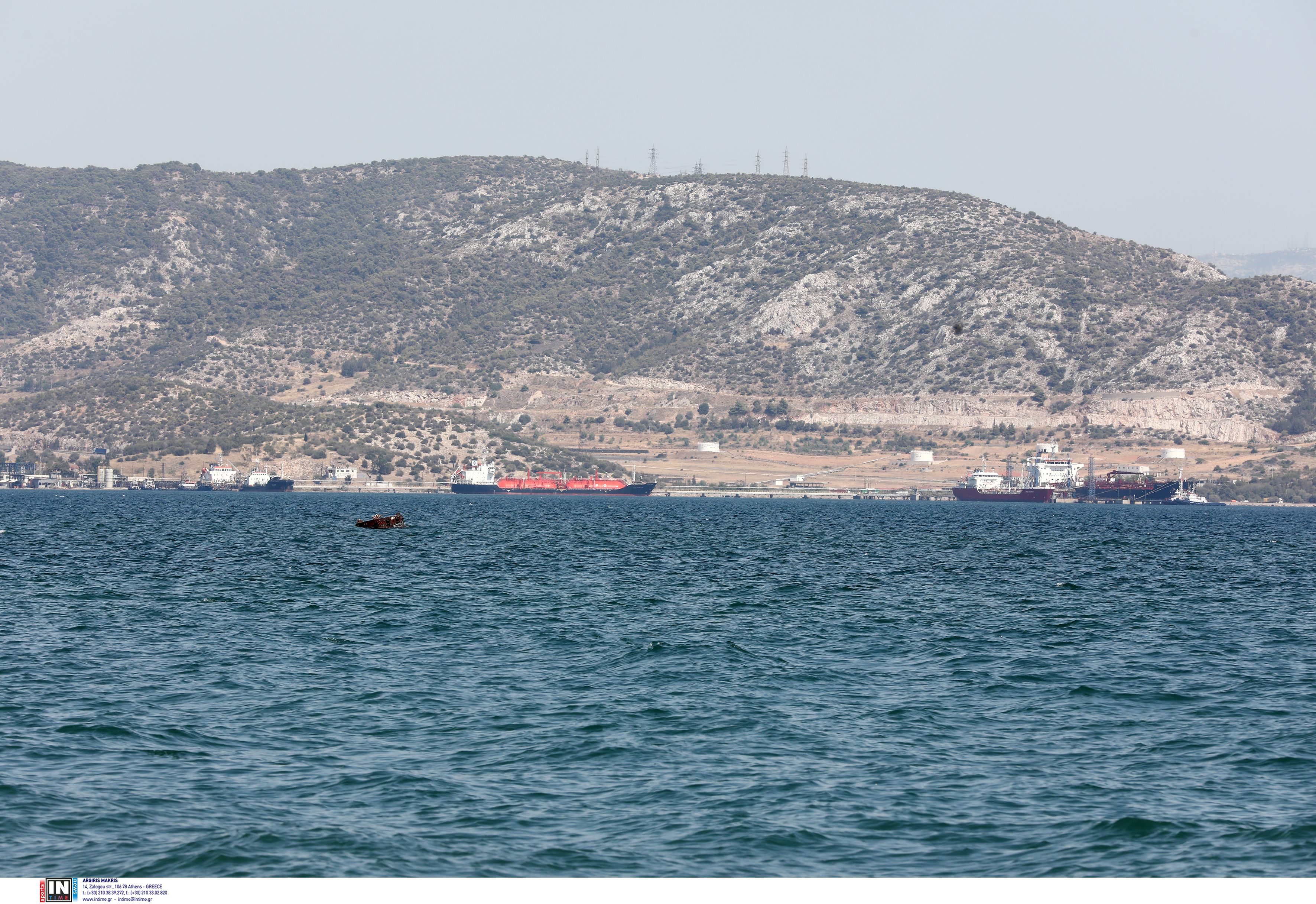 Οι πρώτες εικόνες και μαρτυρίες μετά την προσθαλάσσωση του ελικοπτέρου στην Ελευσίνα-1