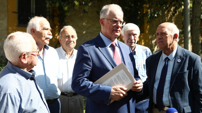 κ-τασούλας-κατέθεσε-στεφάνι-στην-προτ-563731798