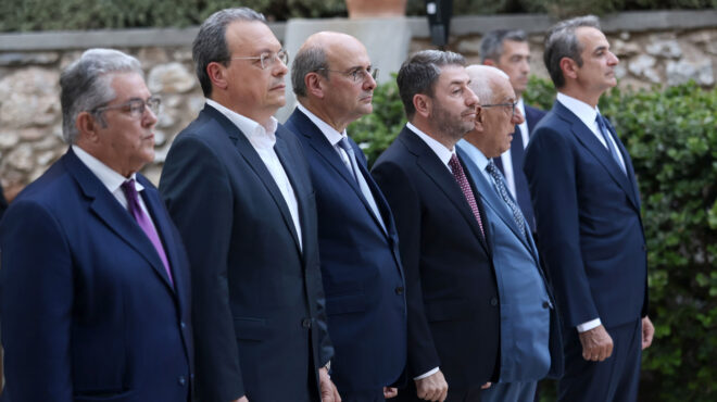 προεδρικό-μέγαρο-τα-κλικ-τα-χαμόγελα-κ-563732737