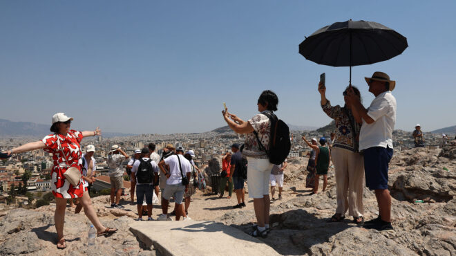 καύσωνας-ιουλίου-στο-κόκκινο-όλη-η-χ-563741611