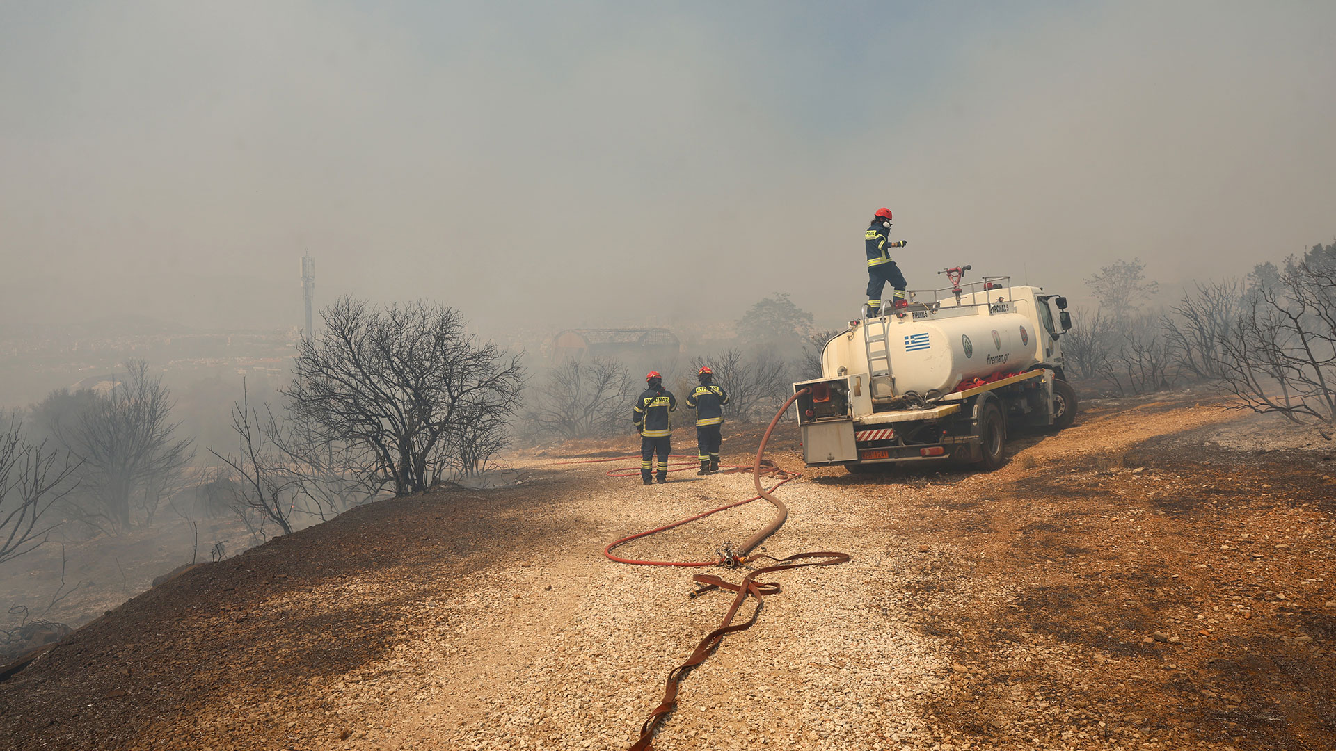 Φωτιά στου Ζωγράφου, κοντά στην Πολυτεχνειούπολη – Σηκώθηκαν και εναέρια-2