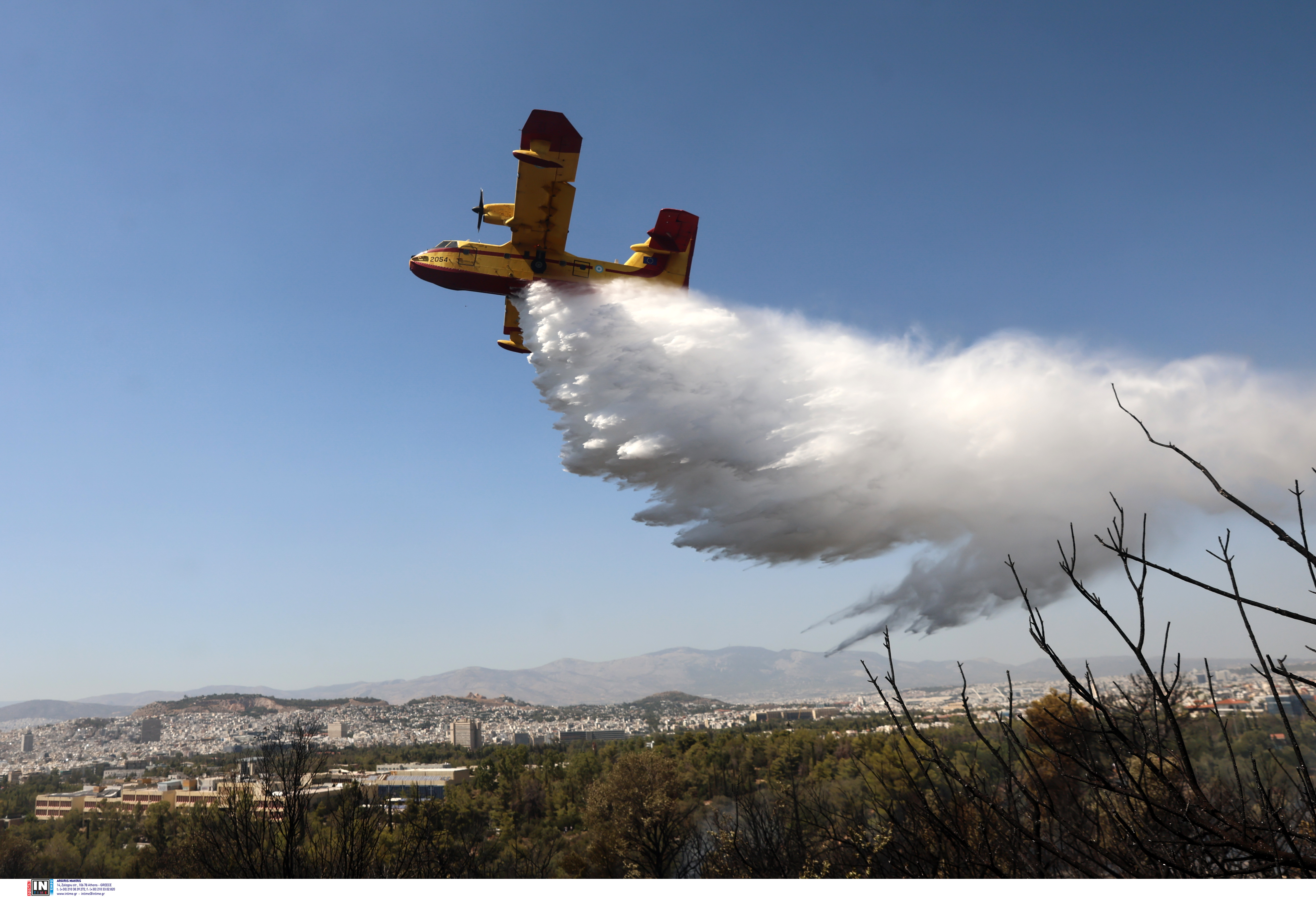 Φωτιά στου Ζωγράφου, κοντά στην Πολυτεχνειούπολη – Σηκώθηκαν και εναέρια-5