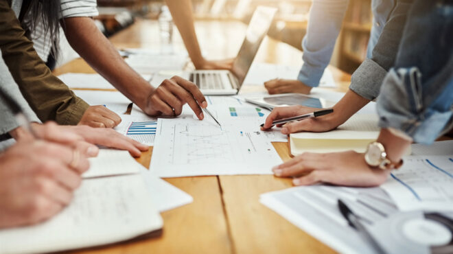 ενας-στους-δύο-εργαζομένους-ψάχνει-νέ-563697805