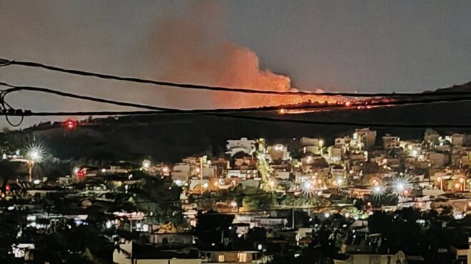 καματερό-φωτιά-στο-ποικίλο-ορος-563714716