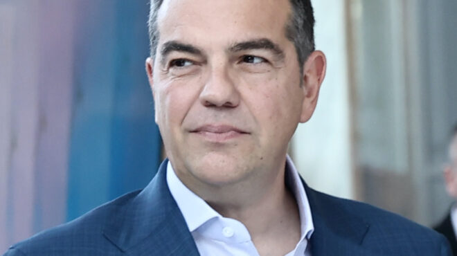 αλέξης-τσίπρας-σιδέρωμα-563727352