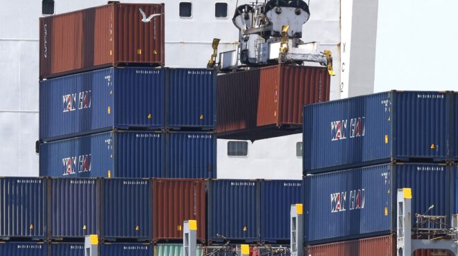 επιστολές-για-δασμούς-έως-15-σε-πάνω-από-150-563721376