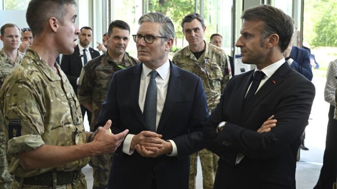 στάρμερ-και-μερτς-υπογράφουν-σήμερα-σ-563709067