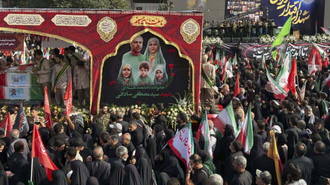 επί-ξυρού-ακμής-η-εκεχειρία-563691463